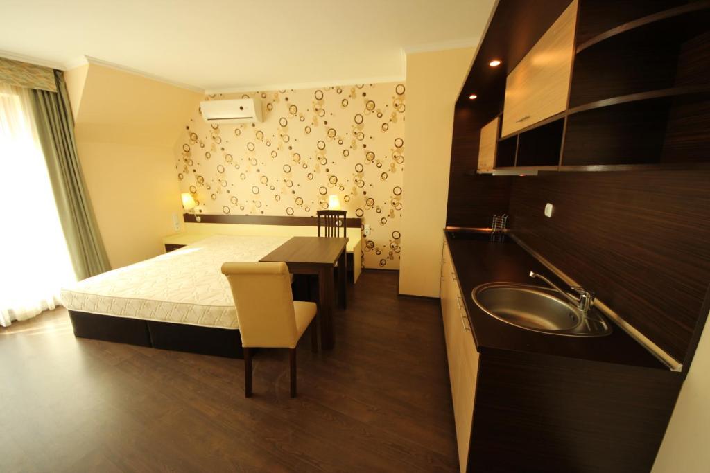 Menada Apartments in Grand Hotel Sveti Vlas Kamer foto